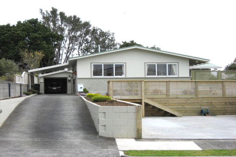 Photo of property in 4 Onslow Place, Merrilands, New Plymouth, 4312