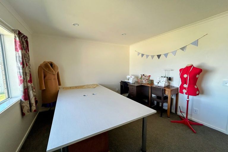 Photo of property in 10 Wescombe Grove, Feilding, 4702