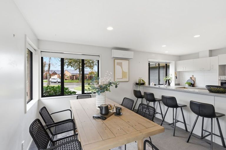 Photo of property in 12 Hatfield Place, Avonhead, Christchurch, 8042