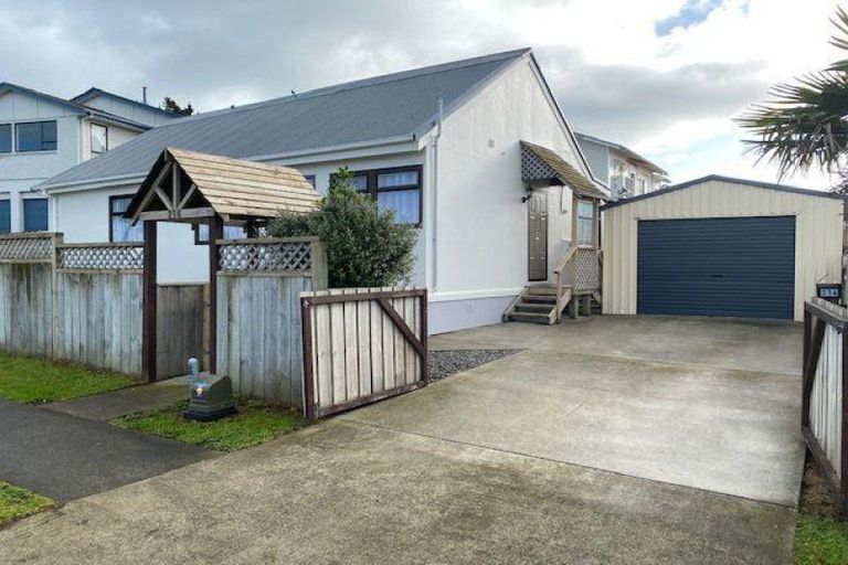 Photo of property in 214 Puriri Street, Castlecliff, Whanganui, 4501