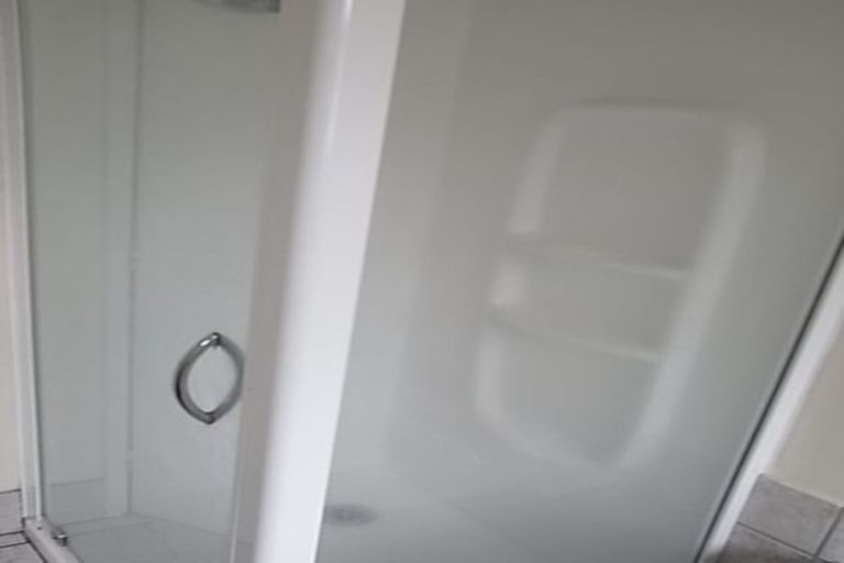 Photo of property in 166 Sunnynook Road, Sunnynook, Auckland, 0620