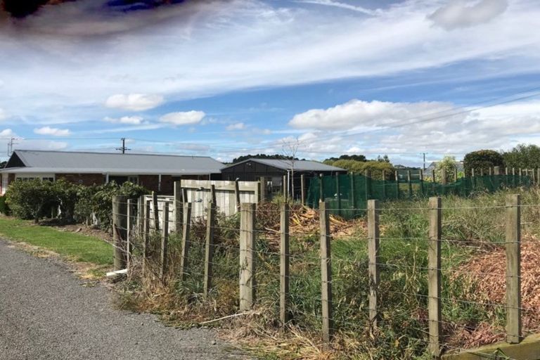 Photo of property in 72 Mountain Road, Sentry Hill, New Plymouth, 4373