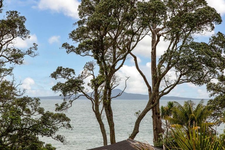 Photo of property in 2/8 Gray Crescent, Torbay, Auckland, 0630