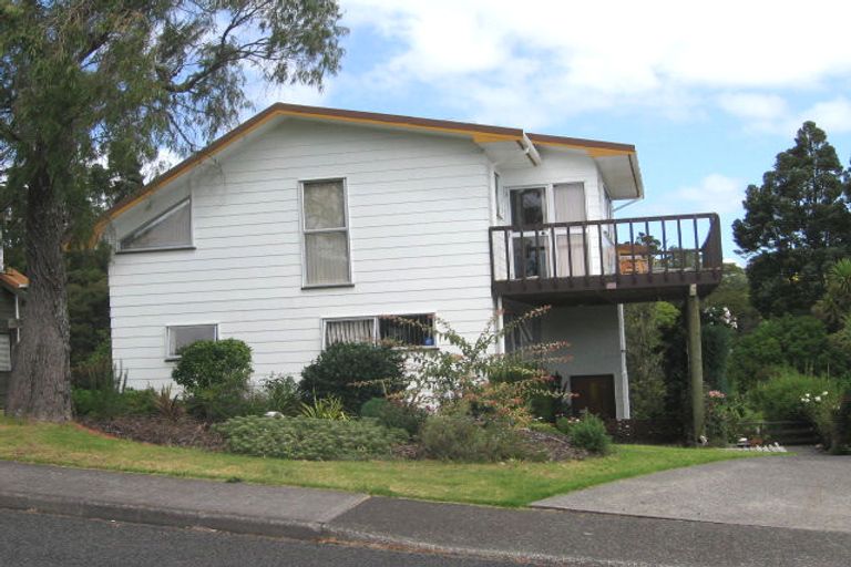 Photo of property in 4 Morriggia Place, Bayview, Auckland, 0629