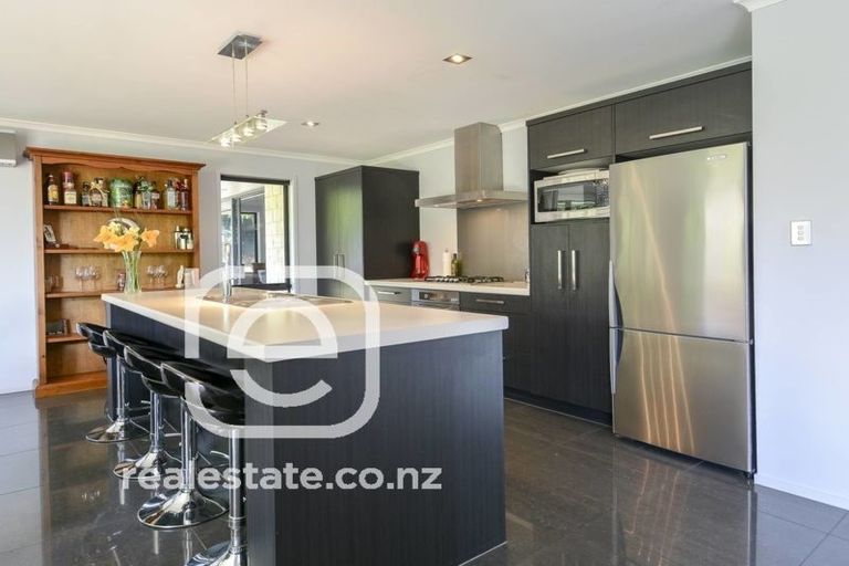 Photo of property in 21 Haden Place, Omokoroa, 3114