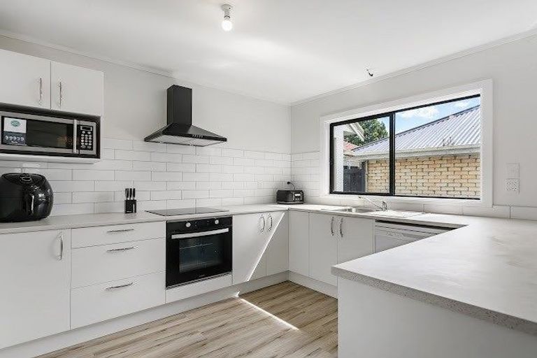 Photo of property in 2/11 Beach Road, Pahurehure, Papakura, 2113