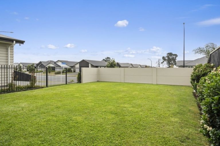 Photo of property in 77 Sandhurst Drive, Papamoa Beach, Papamoa, 3118