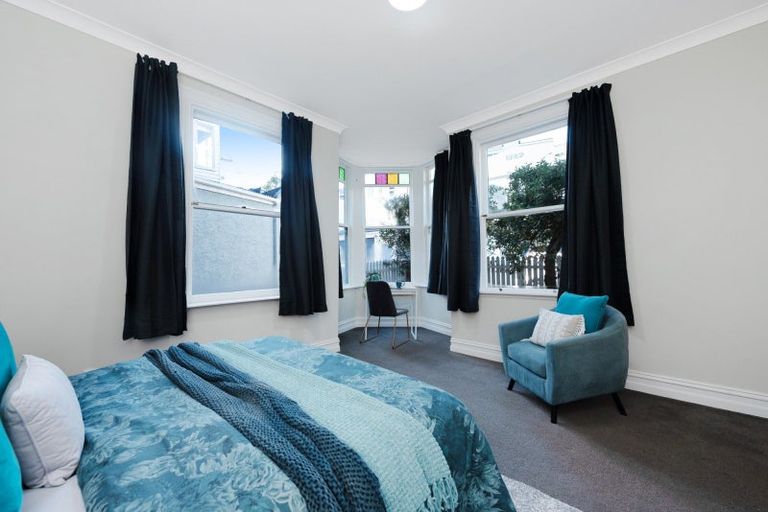 Photo of property in 11 Roxburgh Street, Mount Victoria, Wellington, 6011
