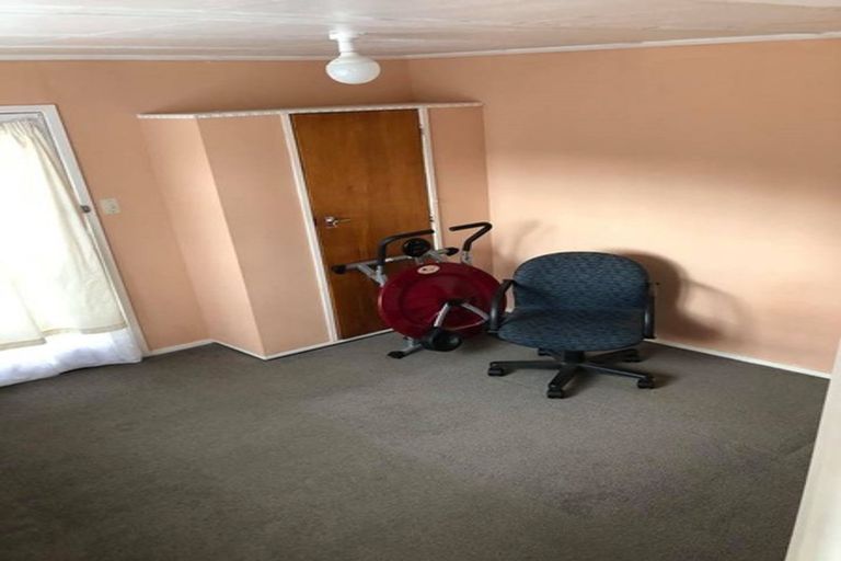 Photo of property in 1 Earp Street, Johnsonville, Wellington, 6037