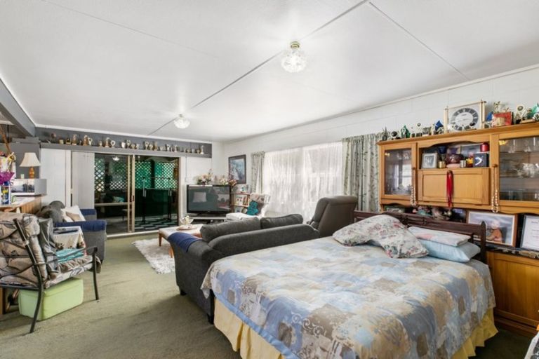 Photo of property in 11 Domain Road, Weymouth, Auckland, 2103