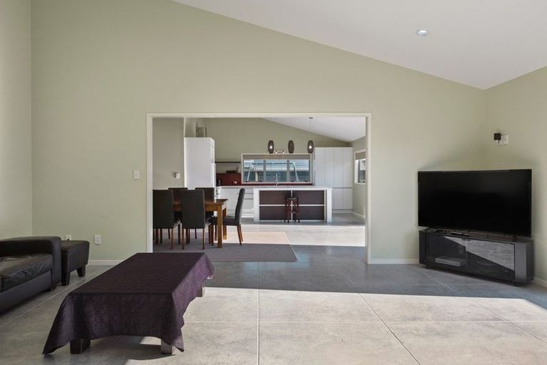 Photo of property in 6 Breaker's Crescent, Waihi Beach, 3611