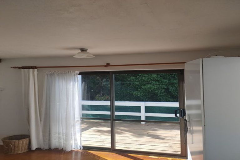 Photo of property in 21 Pendlebury Street, Green Bay, Auckland, 0604