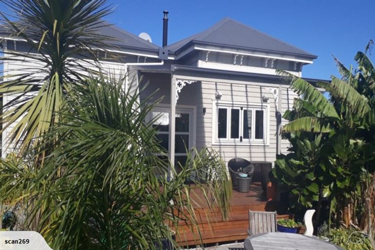 Photo of property in 21 Brougham Street, Westport, 7825