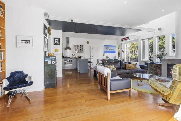 Photo of property in 16 Beach Street, Island Bay, Wellington, 6023