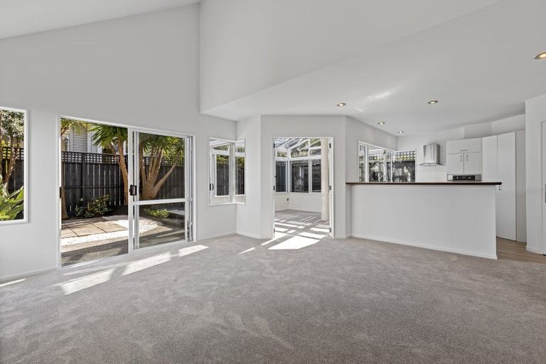 Photo of property in 2/20 Norwood Road, Bayswater, Auckland, 0622