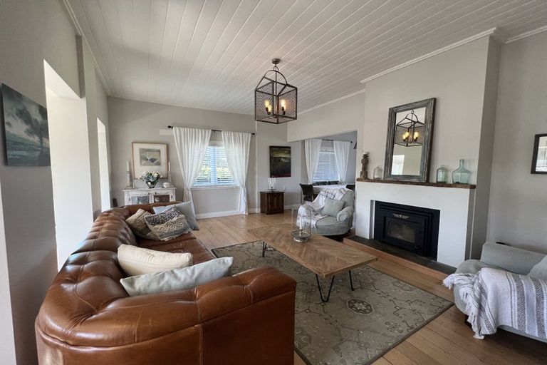 Photo of property in 11 Ocean View Road, Milford, Auckland, 0620