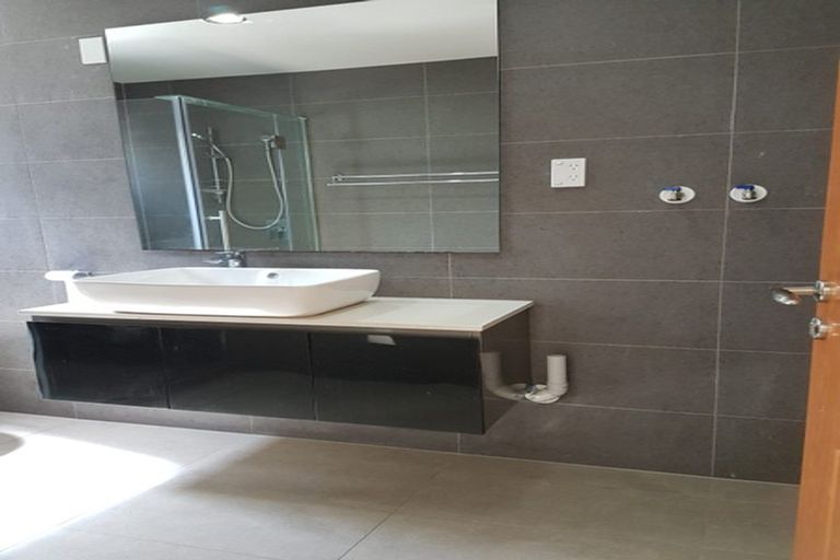 Photo of property in 76 Gallony Avenue, Massey, Auckland, 0614