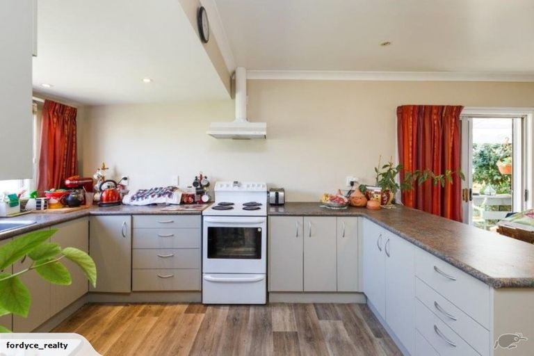 Photo of property in 9 Greenock Place, Awapuni, Palmerston North, 4412