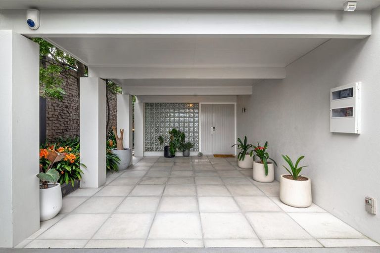 Photo of property in 24 Muritai Road, Milford, Auckland, 0620