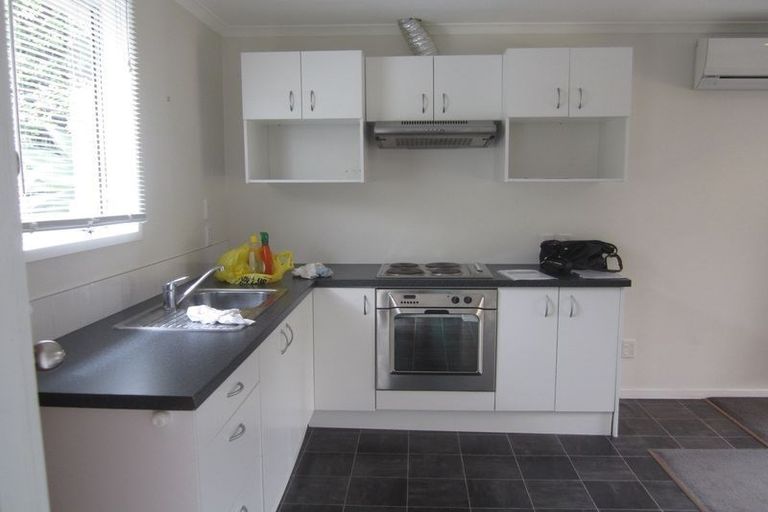 Photo of property in 2/32 Drome View Place, Beach Haven, Auckland, 0626