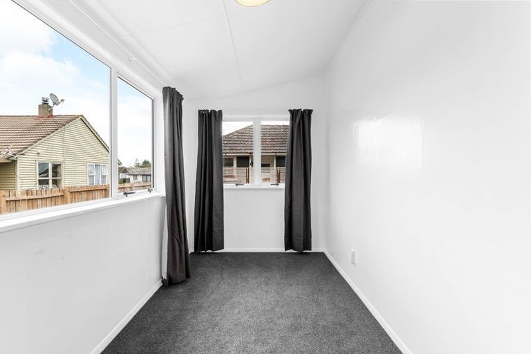 Photo of property in 53a Paul Crescent, Fairfield, Hamilton, 3214