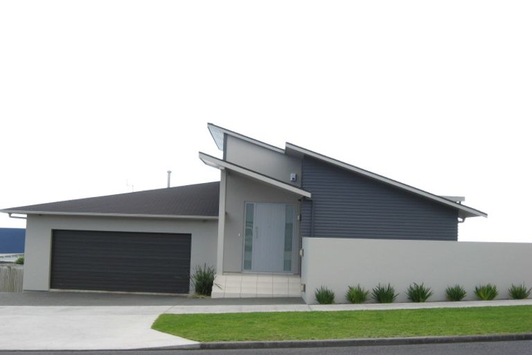 Photo of property in 21 Hamblyn Street, Strandon, New Plymouth, 4312