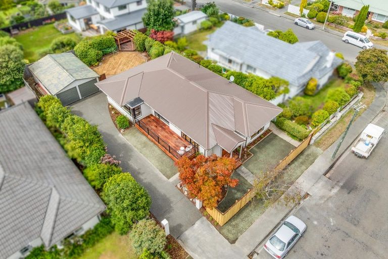 Photo of property in 16 Chepstow Avenue, Fendalton, Christchurch, 8052