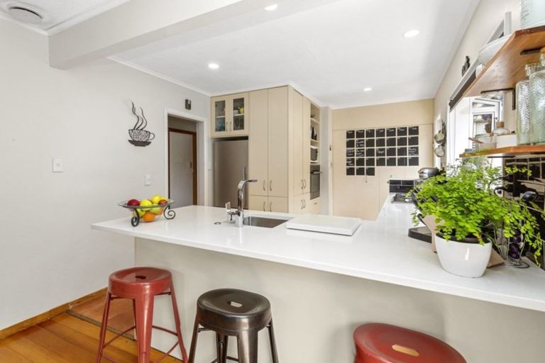 Photo of property in 76 Redwood Avenue, Tawa, Wellington, 5028