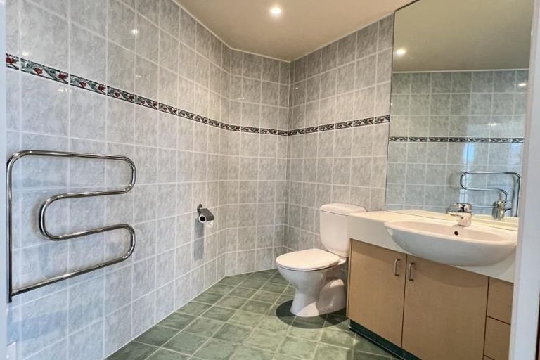 Photo of property in 12/80 Salamanca Road, Kelburn, Wellington, 6012