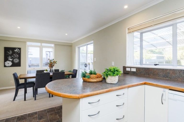Photo of property in 77 Abraham Crescent, Milson, Palmerston North, 4414