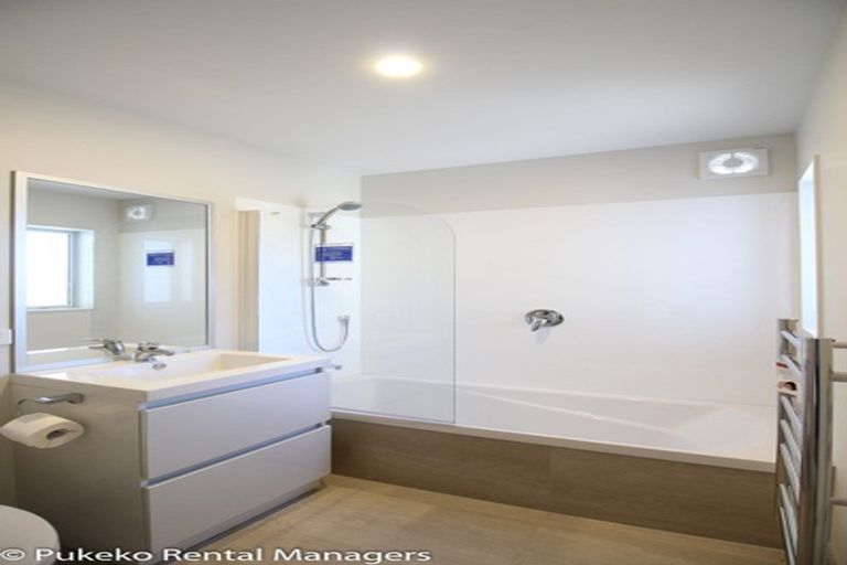 Photo of property in 10 Divide Loop, Takanini, 2112