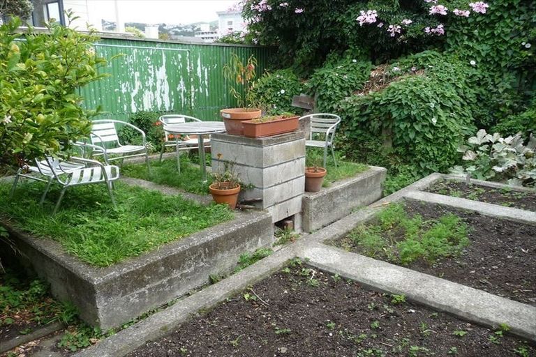 Photo of property in 94 Austin Street, Mount Victoria, Wellington, 6011