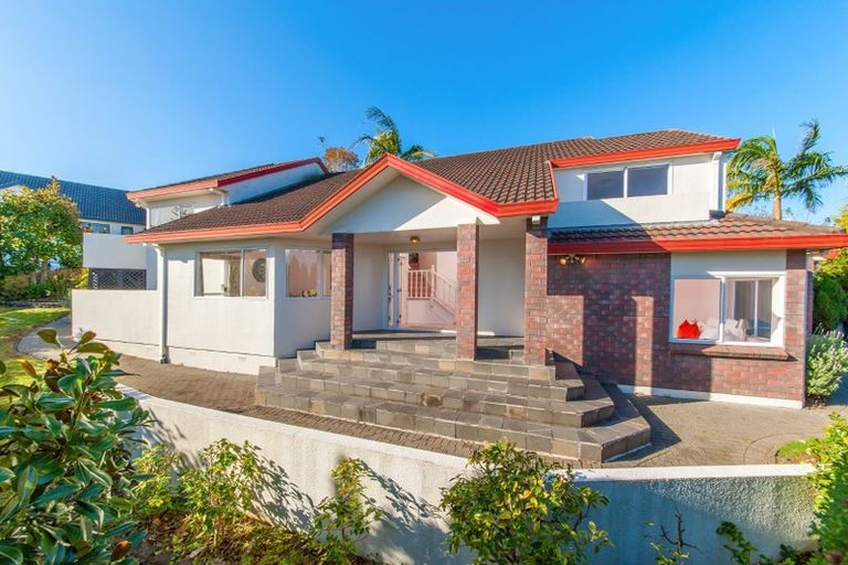 Photo of property in 2 Taroka Close, Pinehill, Auckland, 0632