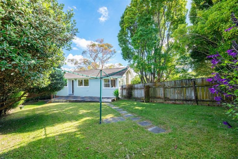 Photo of property in 2 Ashbourne Place, Glendene, Auckland, 0602