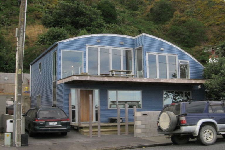 Photo of property in 202 The Esplanade, Island Bay, Wellington, 6023