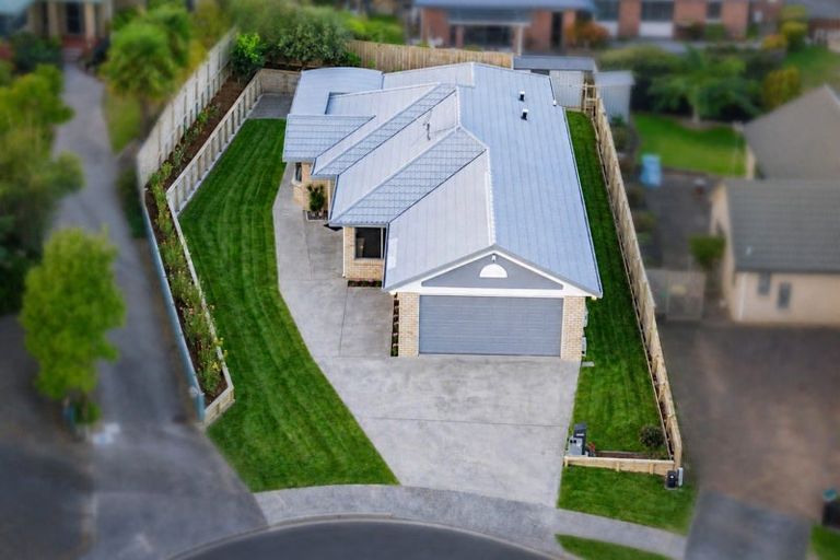 Photo of property in 24 Hollinger Place, Nawton, Hamilton, 3200