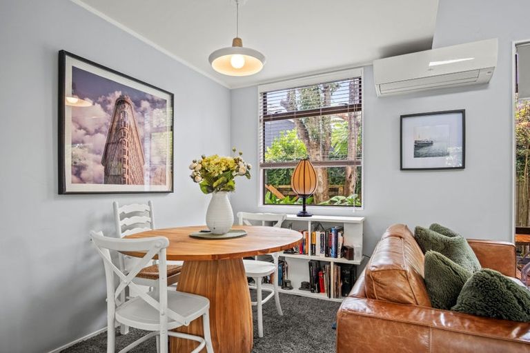 Photo of property in 1/25a Beach Road, Te Atatu Peninsula, Auckland, 0610