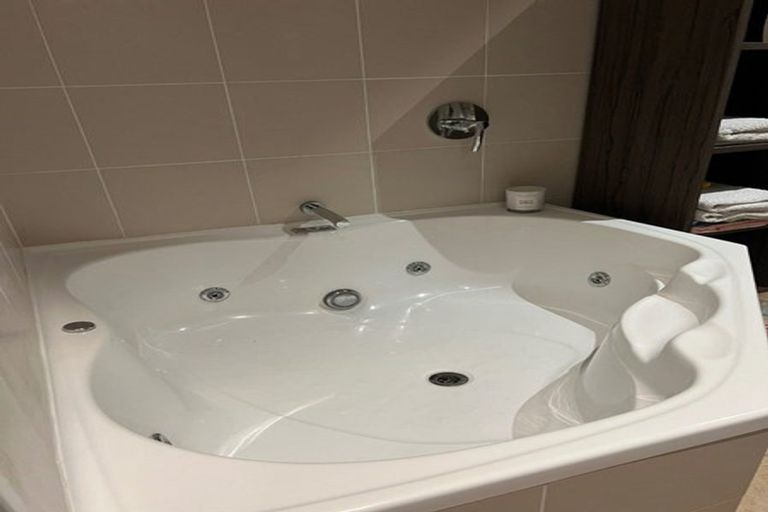 Photo of property in 1/7 The Promenade, Takapuna, Auckland, 0622