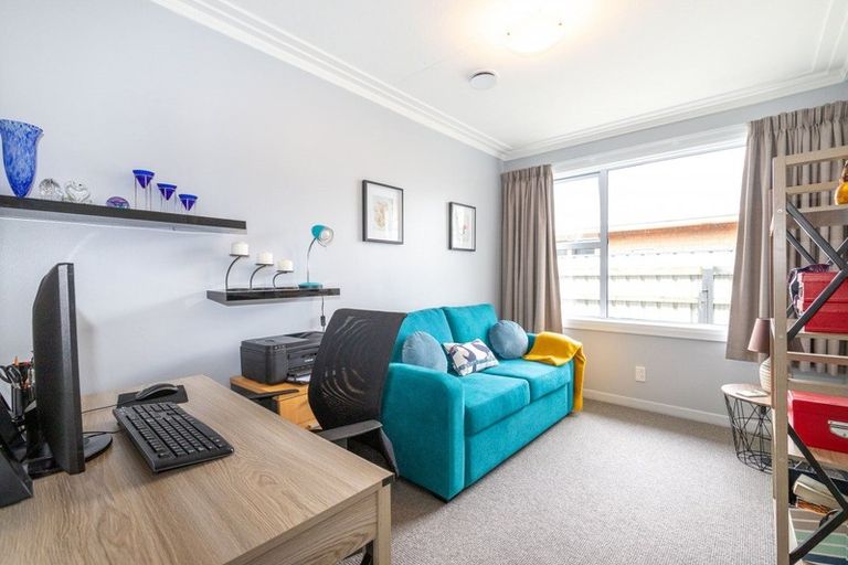 Photo of property in 141 Macandrew Road, South Dunedin, Dunedin, 9012