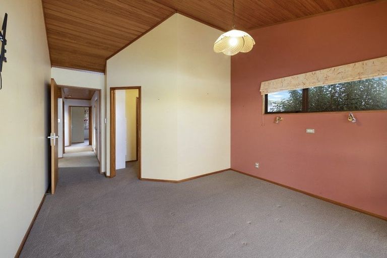 Photo of property in 16 Trevor Terrace, Paremata, Porirua, 5024