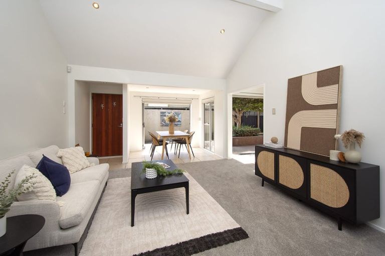 Photo of property in 2/11 Mclellan Place, Ilam, Christchurch, 8041