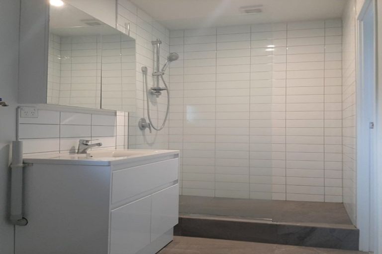 Photo of property in 2/59 Norwood Road, Bayswater, Auckland, 0622