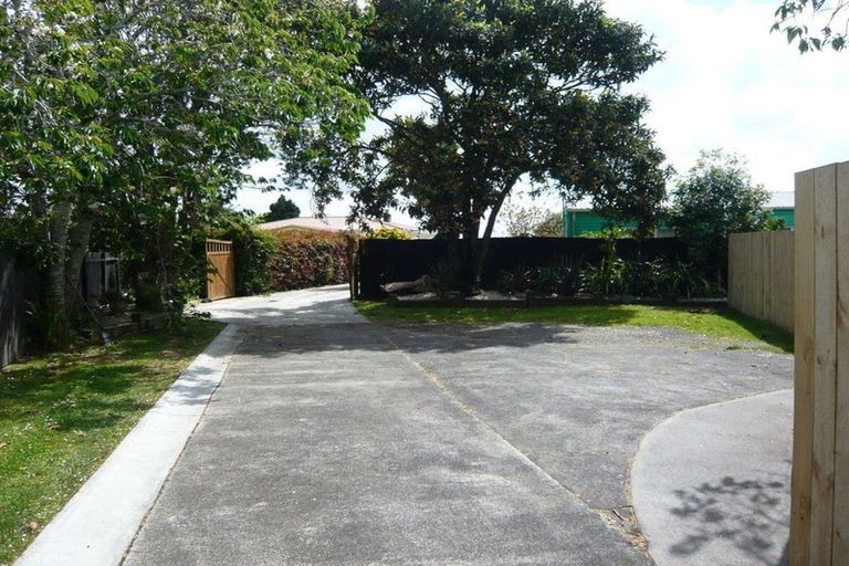 Photo of property in 22 Montmere Avenue, Te Atatu Peninsula, Auckland, 0610