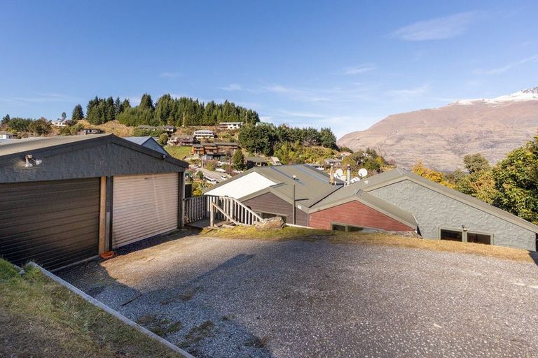 Photo of property in 8 Wye Place, Fernhill, Queenstown, 9300