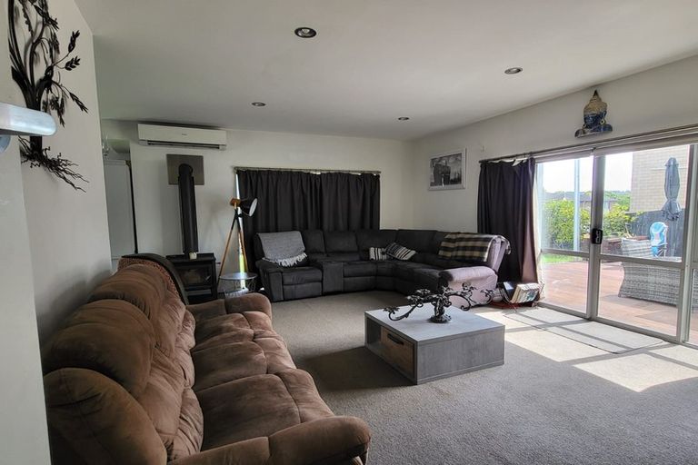 Photo of property in 12 Vino Cina Heights, Ranui, Auckland, 0612