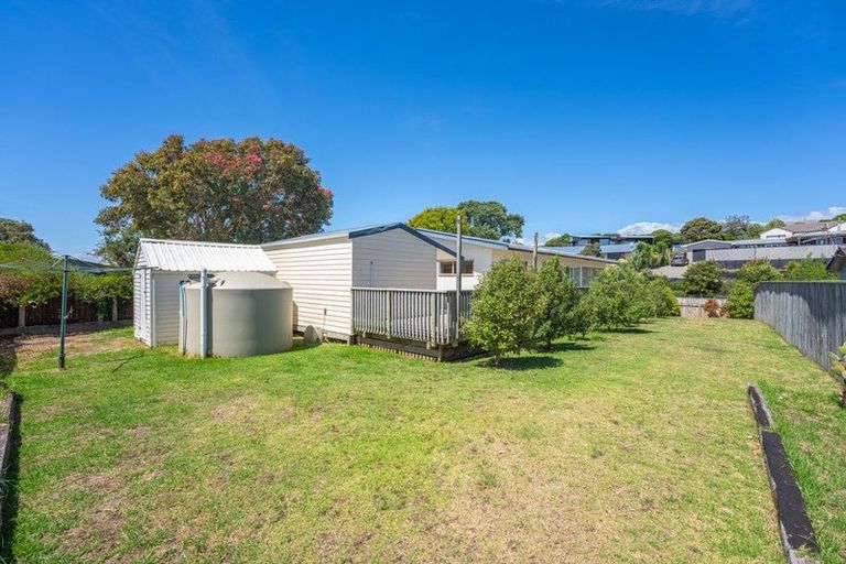 Photo of property in 18 Hicks Crescent, Waikanae Beach, Waikanae, 5036