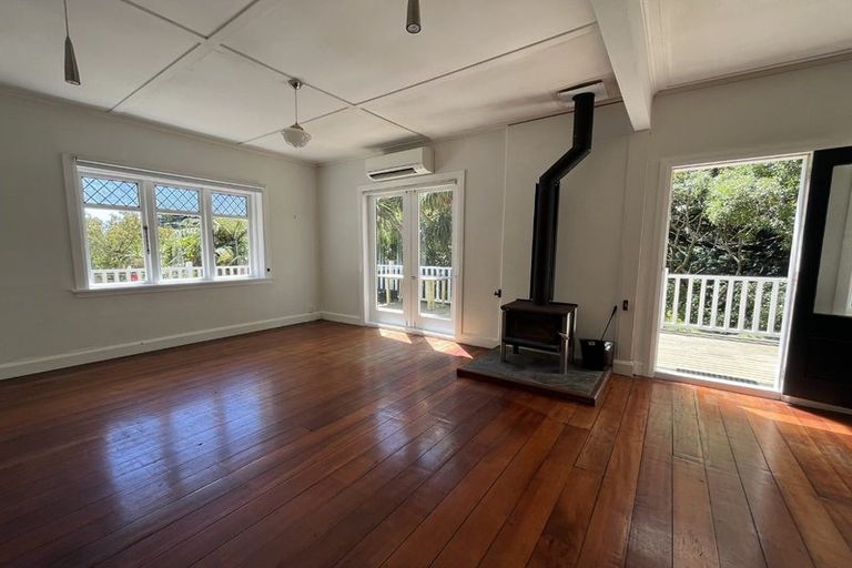 Photo of property in 10 Connaught Terrace, Brooklyn, Wellington, 6021