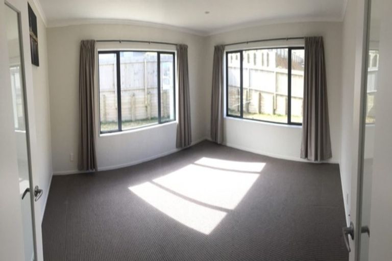 Photo of property in 20 Havana Rise, Grenada Village, Wellington, 6037