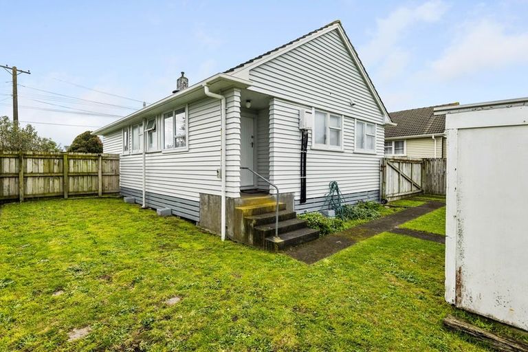 Photo of property in 67 Fairfield Road, Hawera, 4610