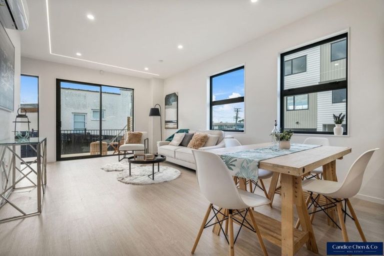 Photo of property in 4/16 Binsted Road, New Lynn, Auckland, 0600